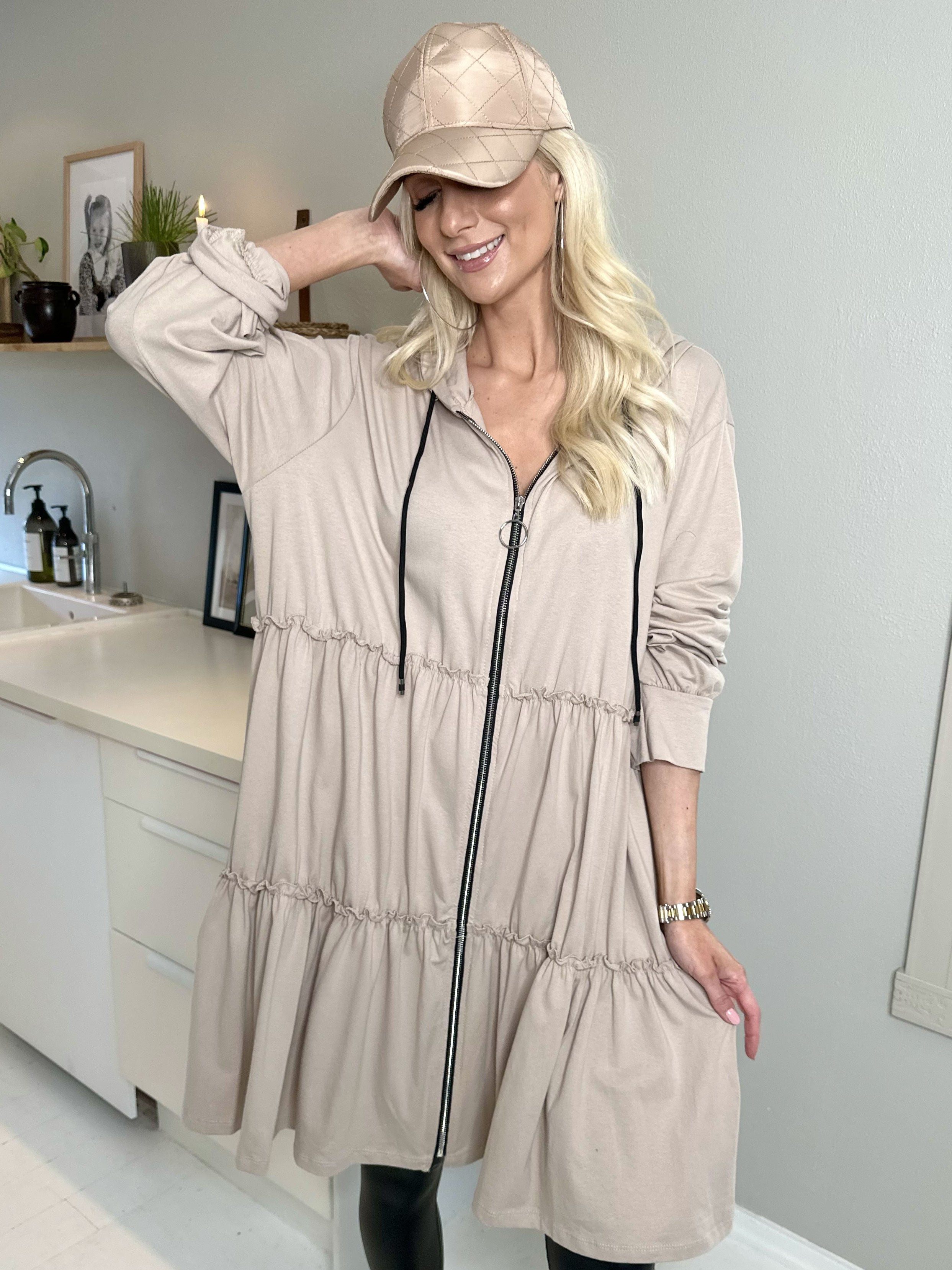 Adona - Joggingkjole med lynlås